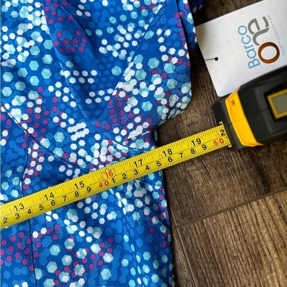 NEW Barco One Scrub Top Blue/Turquoise/Purple Women's Size XS - Picture 3 of 12